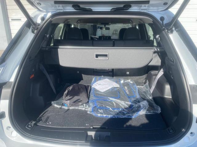 Photo of 2025 White Diamond Mitsubishi Outlander PHEV