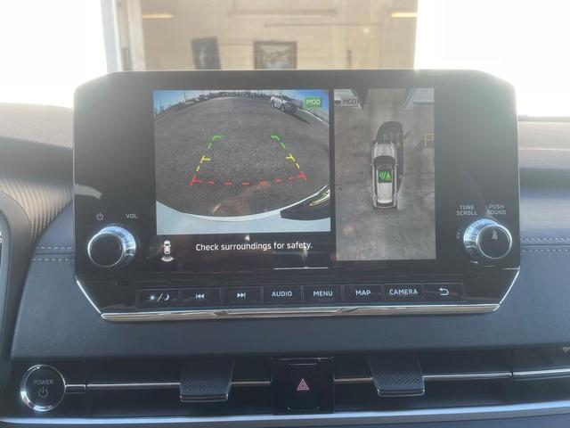 Photo of 2025 White Diamond Mitsubishi Outlander PHEV