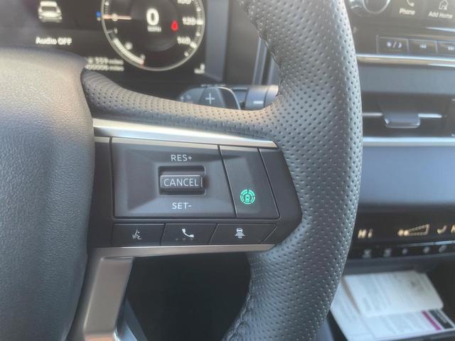 Photo of 2025 White Diamond Mitsubishi Outlander PHEV
