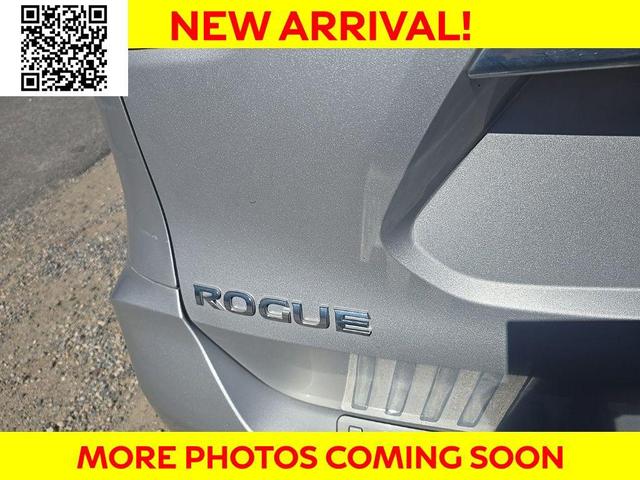 Photo of 2017 Brilliant Silver Nissan Rogue