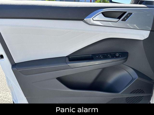 Photo of 2025 Pure White Volkswagen Taos