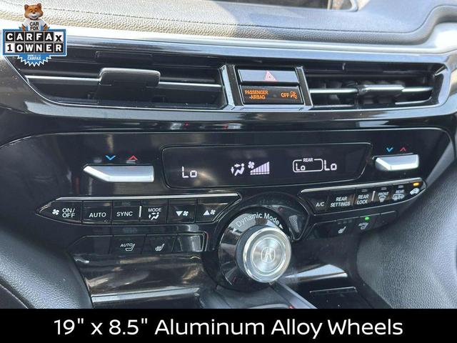 Photo of 2023 Platinum White Pearl Acura MDX