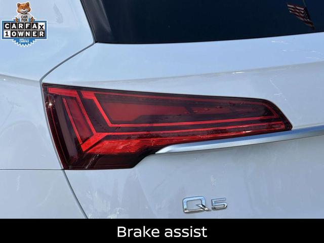 Photo of 2023 Glacier White Metallic Audi Q5