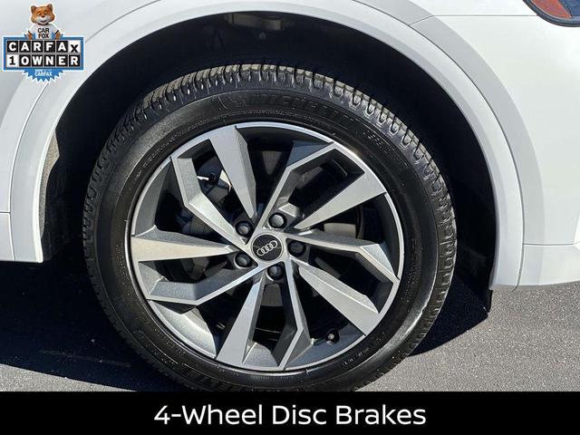 Photo of 2023 Glacier White Metallic Audi Q5
