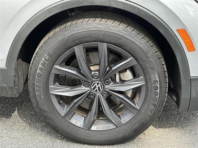 Photo of 2022 Silver Metallic Volkswagen Tiguan