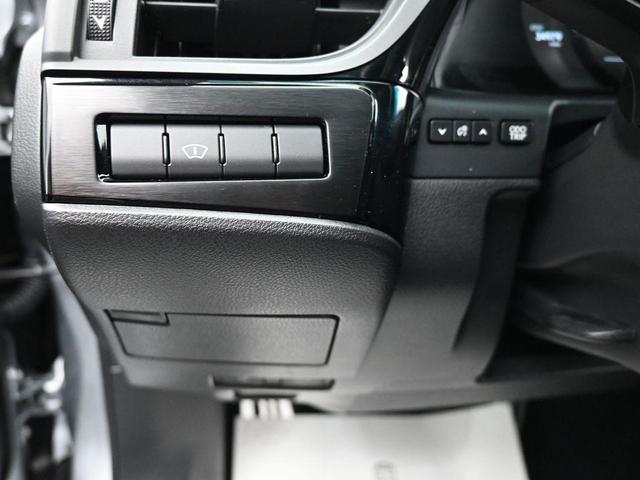Photo of 2022 Iridium Lexus ES 300h