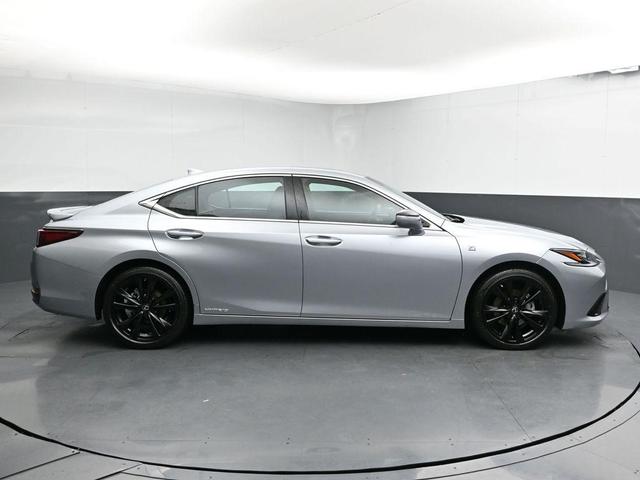 Photo of 2022 Iridium Lexus ES 300h