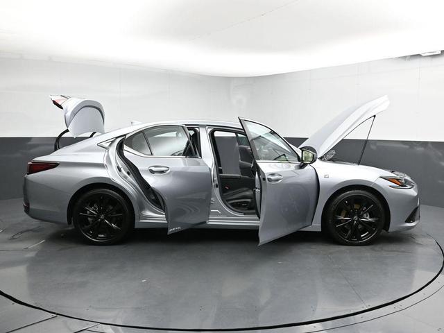 Photo of 2022 Iridium Lexus ES 300h