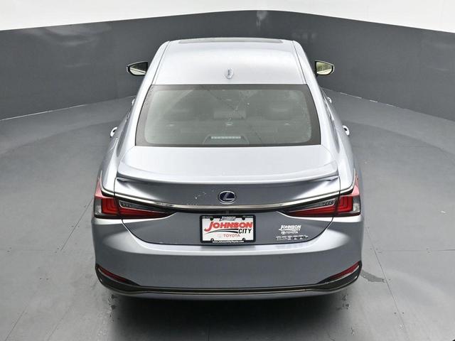 Photo of 2022 Iridium Lexus ES 300h