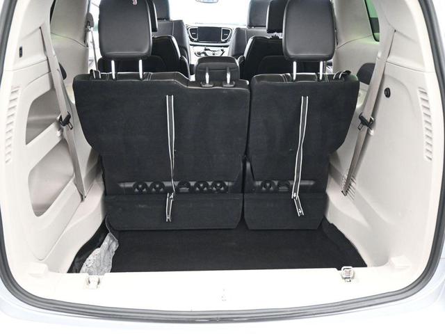 Photo of 2023 Silver Mist Clearcoat Chrysler Pacifica