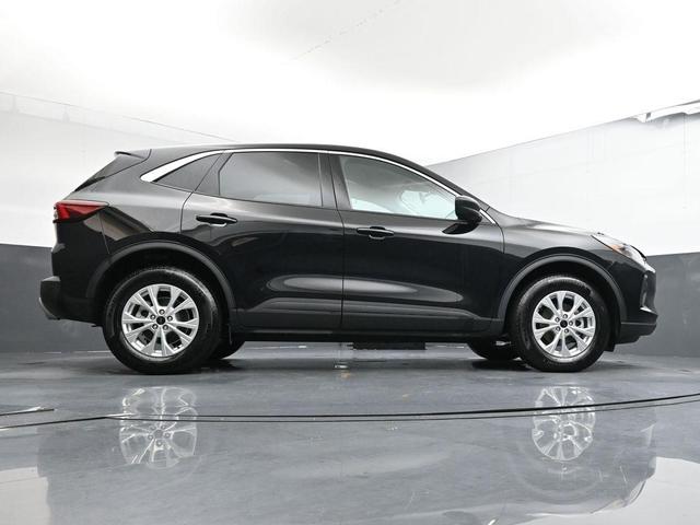 Photo of 2024 Agate Black Metallic Ford Escape