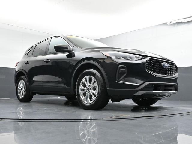 Photo of 2024 Agate Black Metallic Ford Escape