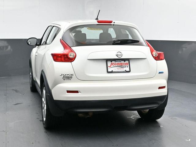 Photo of 2014 White Pearl Nissan Juke