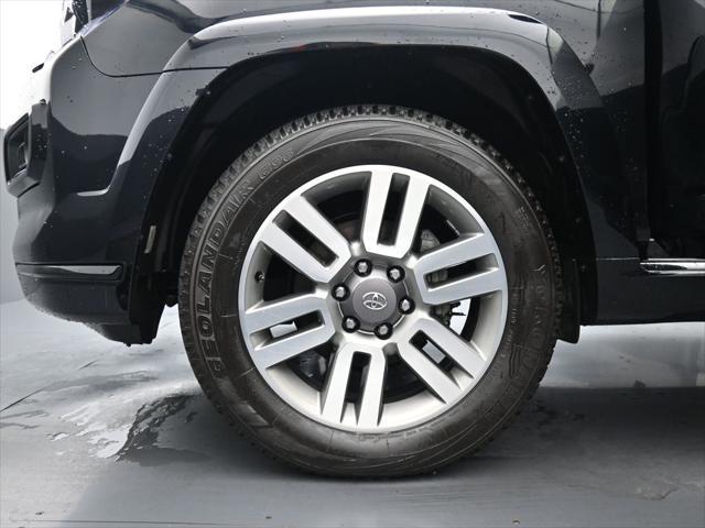 Photo of 2022 Midnight Black Metallic Toyota 4Runner