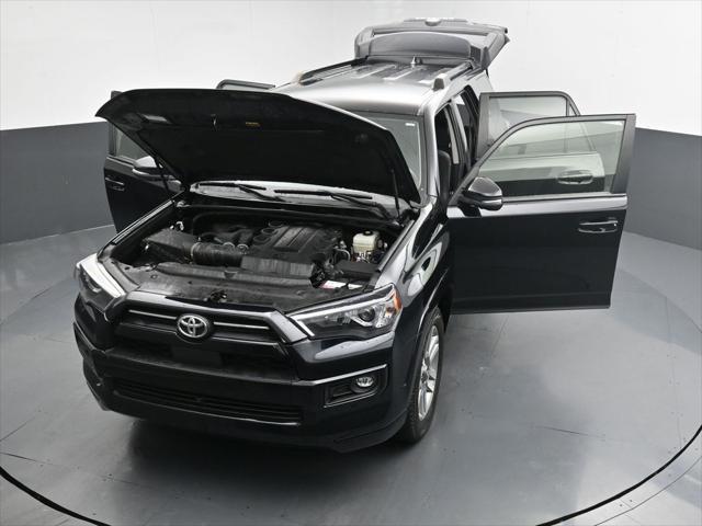 Photo of 2022 Midnight Black Metallic Toyota 4Runner