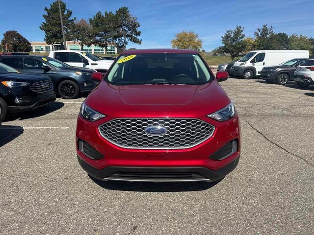 Photo of 2023 Rapid Red Metallic Tinted Clearcoat Ford Edge