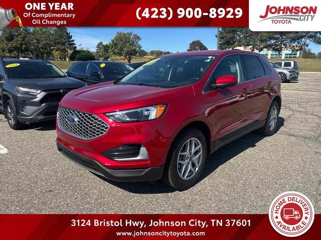 Photo of 2023 Rapid Red Metallic Tinted Clearcoat Ford Edge