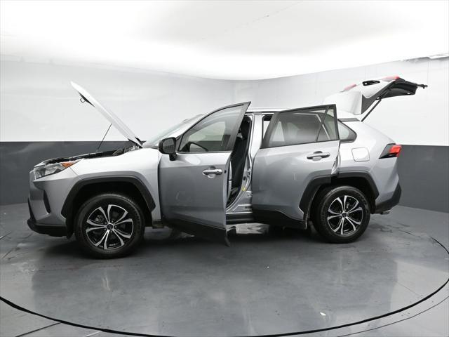 Photo of 2022 Silver Sky Metallic Toyota RAV4