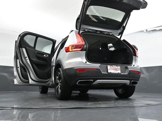 Photo of 2019 Bright Silver Metallic Volvo XC40