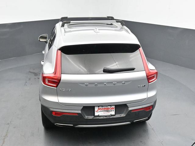 Photo of 2019 Bright Silver Metallic Volvo XC40