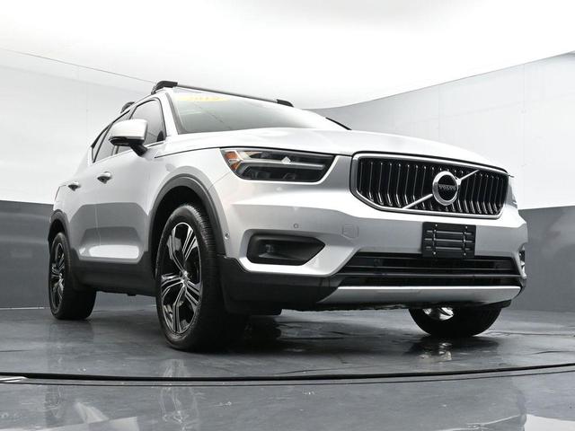 Photo of 2019 Bright Silver Metallic Volvo XC40