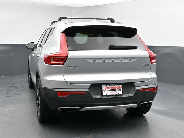 Photo of 2019 Bright Silver Metallic Volvo XC40