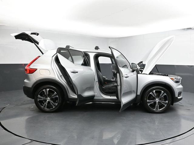 Photo of 2019 Bright Silver Metallic Volvo XC40