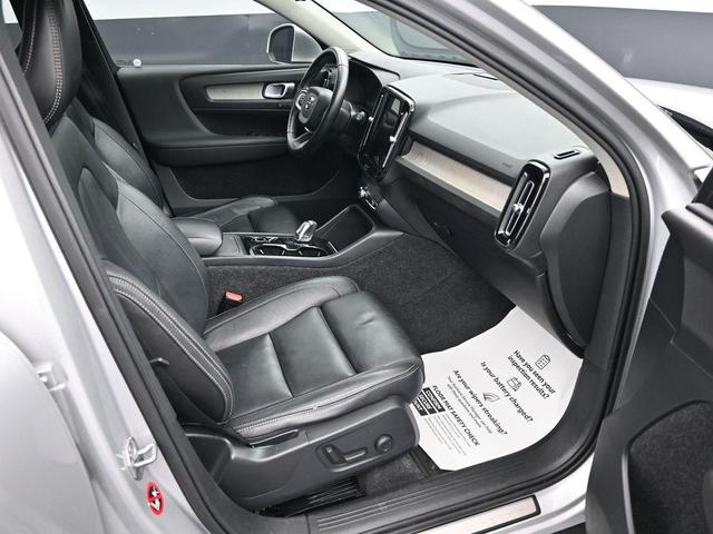 Photo of 2019 Bright Silver Metallic Volvo XC40