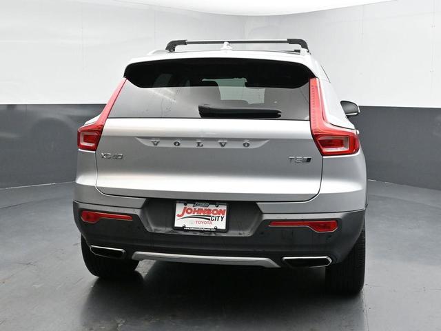 Photo of 2019 Bright Silver Metallic Volvo XC40