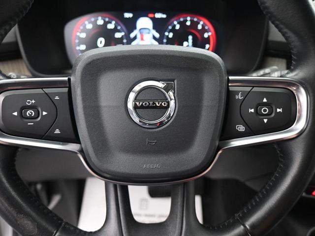 Photo of 2019 Bright Silver Metallic Volvo XC40