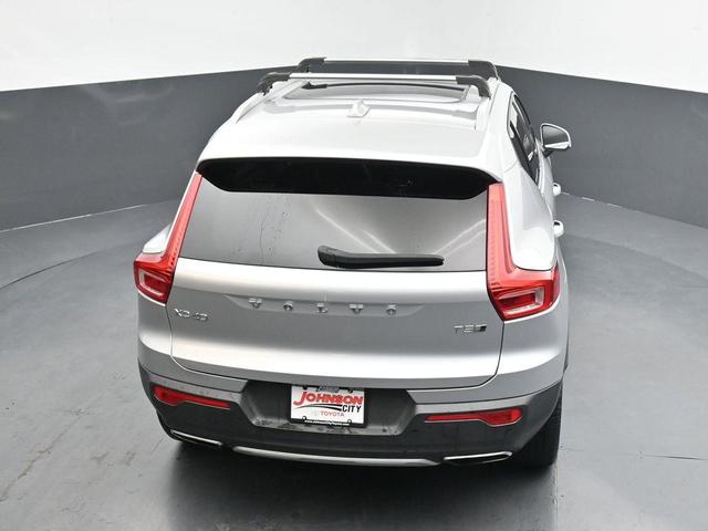 Photo of 2019 Bright Silver Metallic Volvo XC40