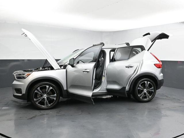 Photo of 2019 Bright Silver Metallic Volvo XC40