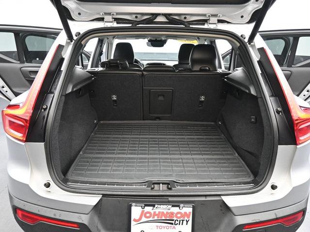 Photo of 2019 Bright Silver Metallic Volvo XC40