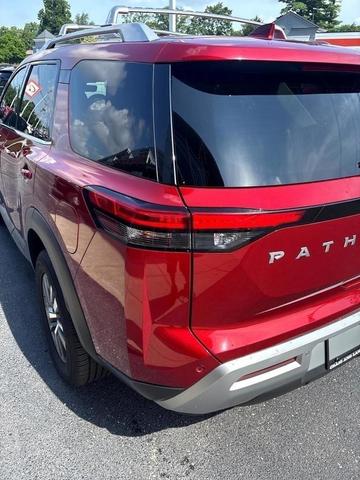 Photo of 2023 Scarlet Ember Tintcoat Nissan Pathfinder