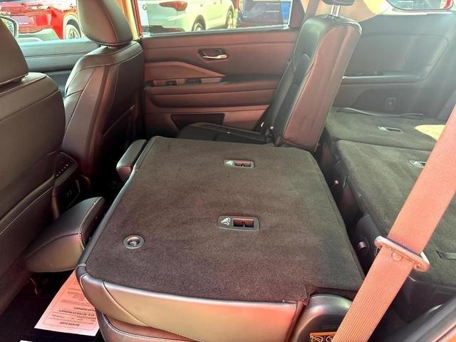 Photo of 2023 Scarlet Ember Tintcoat Nissan Pathfinder