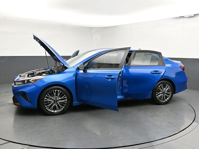 Photo of 2023 Sporty Blue Kia Forte