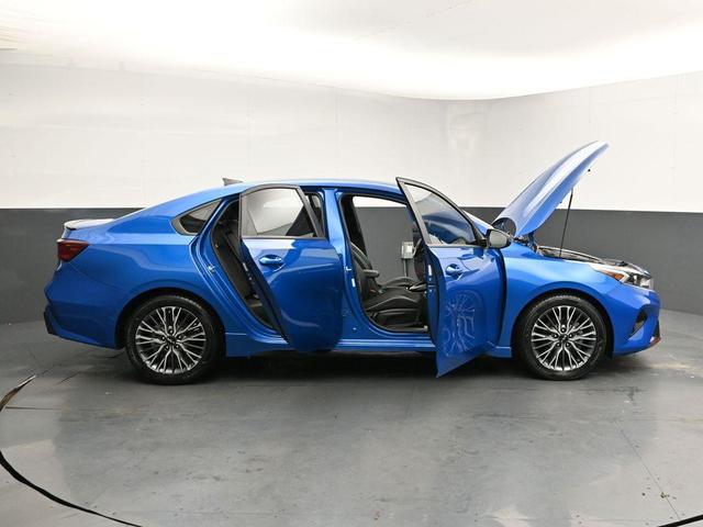 Photo of 2023 Sporty Blue Kia Forte