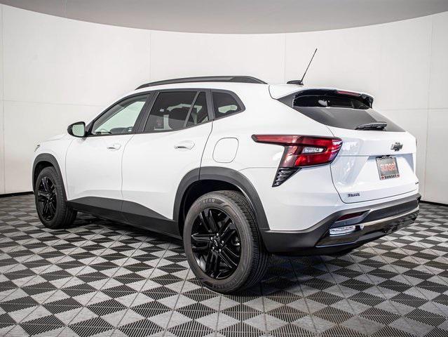 Photo of 2025 Summit White Chevrolet Trax