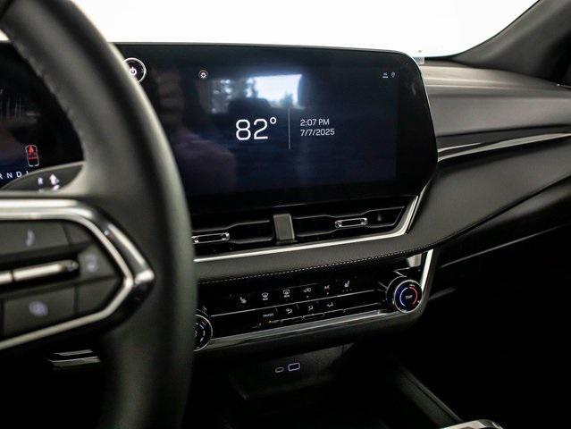 Photo of 2025 Summit White Chevrolet Equinox