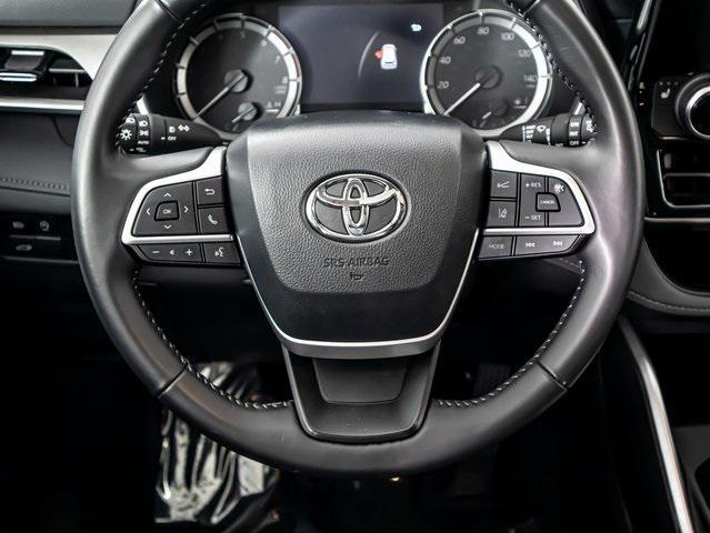 Photo of 2024 Celestial Silver Metallic Toyota Highlander