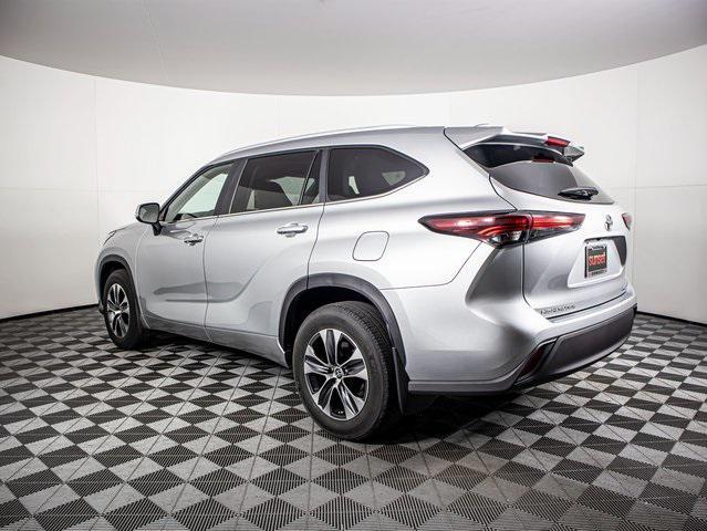 Photo of 2024 Celestial Silver Metallic Toyota Highlander