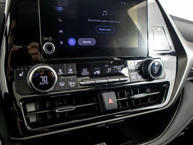 Photo of 2024 Celestial Silver Metallic Toyota Highlander