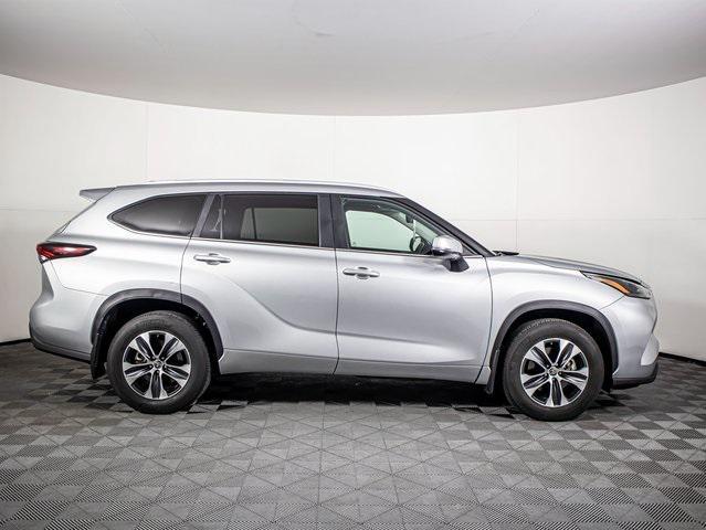 Photo of 2024 Celestial Silver Metallic Toyota Highlander