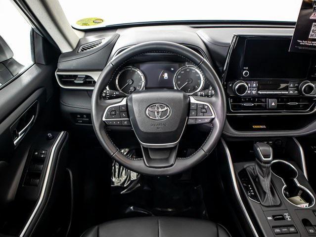 Photo of 2024 Celestial Silver Metallic Toyota Highlander