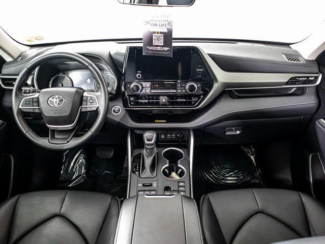 Photo of 2024 Celestial Silver Metallic Toyota Highlander