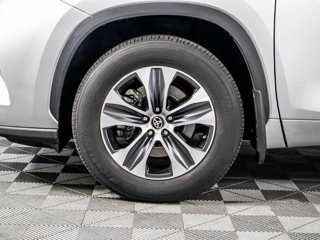 Photo of 2024 Celestial Silver Metallic Toyota Highlander