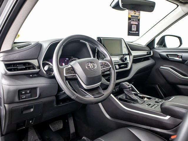 Photo of 2024 Celestial Silver Metallic Toyota Highlander