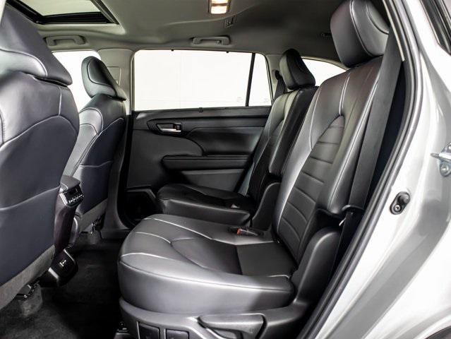 Photo of 2024 Celestial Silver Metallic Toyota Highlander
