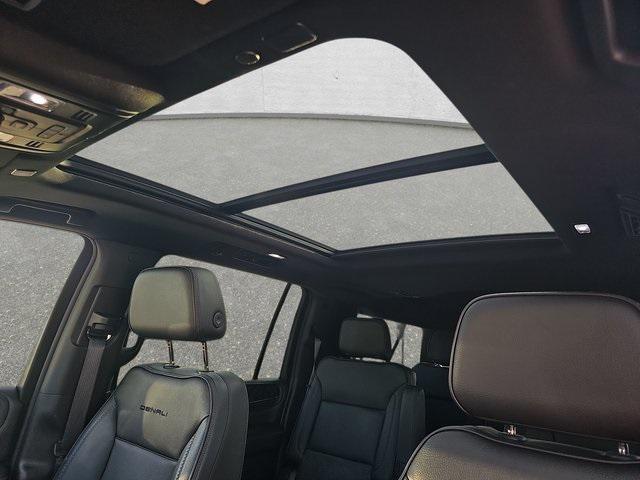 Photo of 2021 Onyx Black GMC Yukon XL