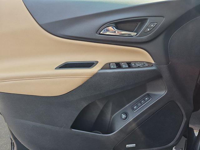 Photo of 2023 Mosaic Black Metallic Chevrolet Equinox